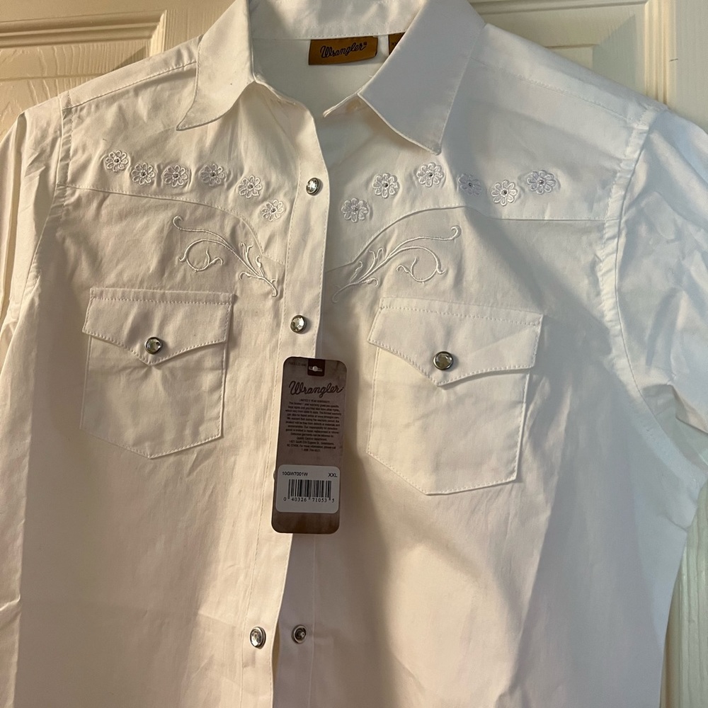 Girls’ Wrangler Western Button-down long-sleeve shirt. Size XL, 97% cotton